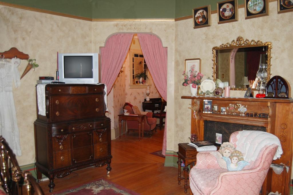 Schuster Mansion Bed & Breakfast Milwaukee Quarto foto