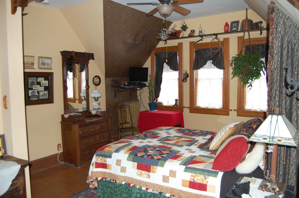 Schuster Mansion Bed & Breakfast Milwaukee Quarto foto